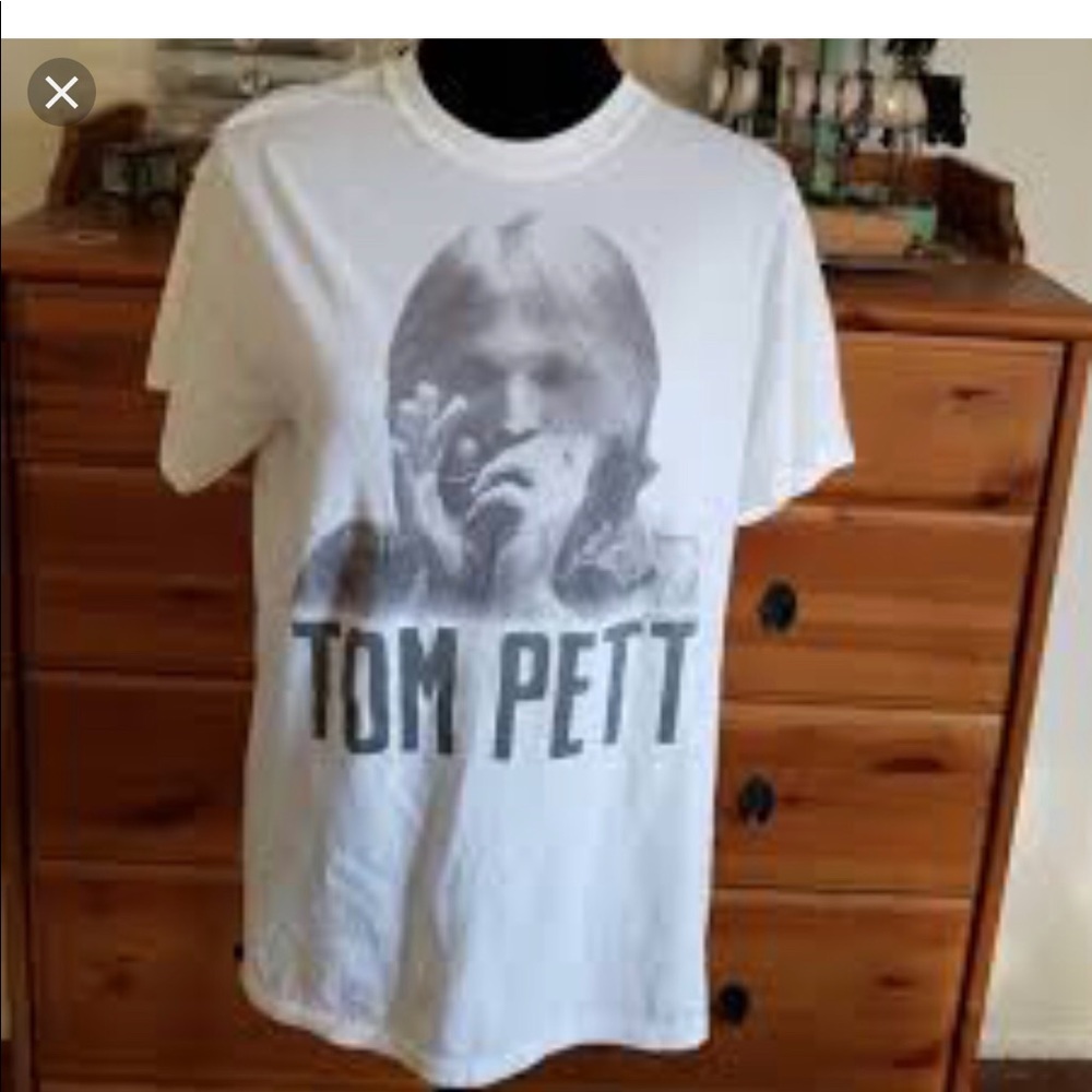 Looking for this shirt! Someone plz help me!!!